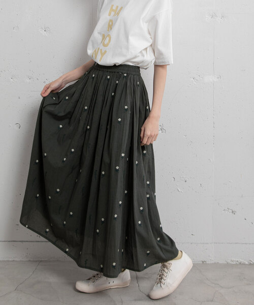 POU DOU DOU（プードゥドゥ）の「＜made in INDIA＞シロツメクサ刺繍ギャザースカート（スカート・レディース・ライトブルー/キナリ/ダークグレー・M）」の3枚目の写真