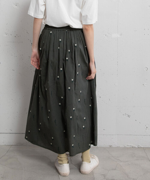 POU DOU DOU（プードゥドゥ）の「＜made in INDIA＞シロツメクサ刺繍ギャザースカート（スカート・レディース・ライトブルー/キナリ/ダークグレー・M）」の19枚目の写真