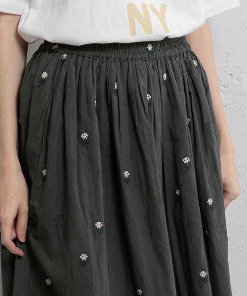 POU DOU DOU（プードゥドゥ）の「＜made in INDIA＞シロツメクサ刺繍ギャザースカート（スカート・レディース・ライトブルー/キナリ/ダークグレー・M）」の20枚目の写真