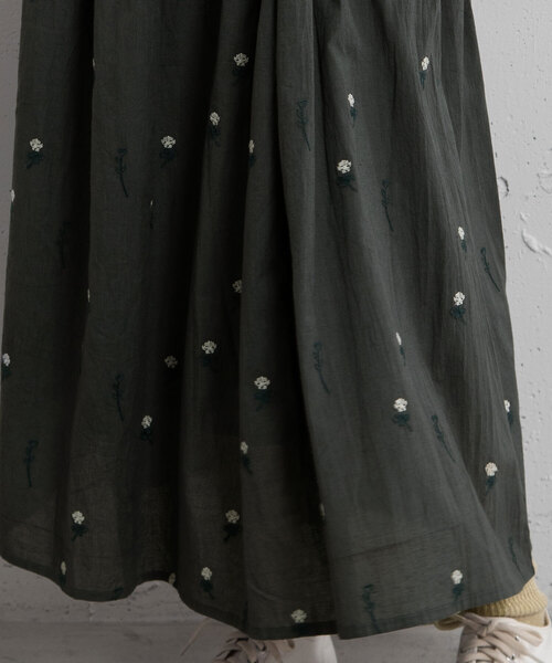 POU DOU DOU（プードゥドゥ）の「＜made in INDIA＞シロツメクサ刺繍ギャザースカート（スカート・レディース・ライトブルー/キナリ/ダークグレー・M）」の21枚目の写真