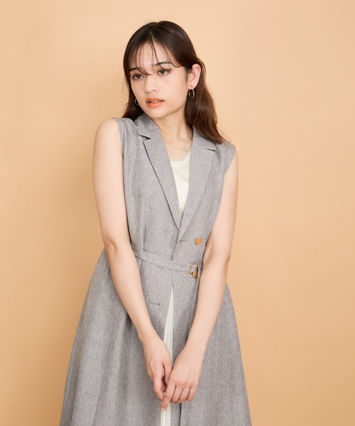 QUEENS COURT（クイーンズコート）の「リネンライクシャンブレージレワンピース≪手洗い可能≫（ワンピース・レディース・ネイビー/ベージュ/ライトグレー・M）」の2枚目の写真