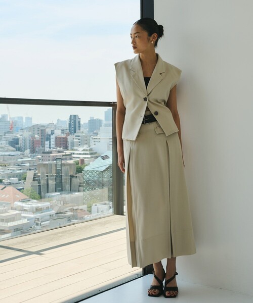 UNITED TOKYO(ユナイテッドトウキョウ)の「【残りわずか!】Double Belted Inverted Pleats Skirt|セットアップ/オフィスカジュアル/オケージョン/夏服/ウォッシャブル(スカート・レディース・キャメル/ブラック/ライトベージュ・1/2)」の4枚目の写真