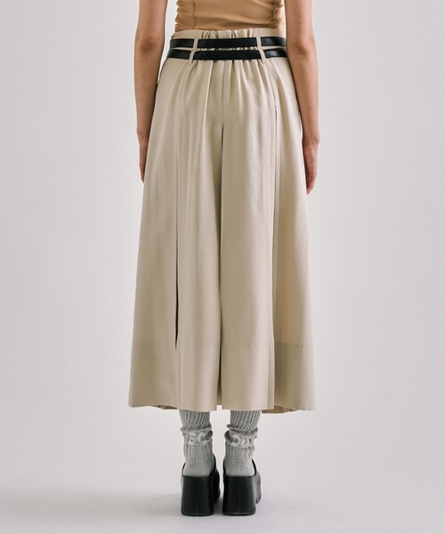 UNITED TOKYO(ユナイテッドトウキョウ)の「【残りわずか!】Double Belted Inverted Pleats Skirt|セットアップ/オフィスカジュアル/オケージョン/夏服/ウォッシャブル(スカート・レディース・キャメル/ブラック/ライトベージュ・1/2)」の10枚目の写真
