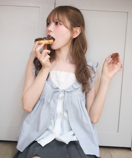 TITTY&CO.（ティティーアンドコー）の「ギンガムフリルノースリブラウス（シャツ/ブラウス・レディース・グレー/ネイビー・FREE）」の3枚目の写真