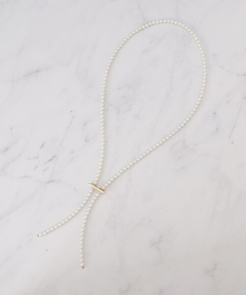 INDIVI（インディヴィ）の「パール調ボウタイネックレス（ネックレス・レディース・ゴールド・00）」の8枚目の写真