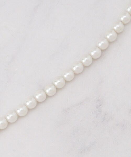 INDIVI（インディヴィ）の「パール調ボウタイネックレス（ネックレス・レディース・ゴールド・00）」の3枚目の写真