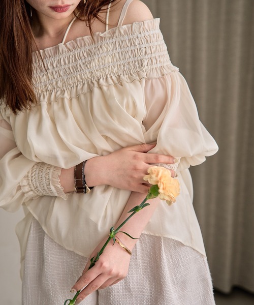 mideal(マイディール)の「sheer off shoulder / シアーオフショルブラウス(シャツ/ブラウス・レディース・ピンク/アイボリー/ブルーグリーン・FREE)」の2枚目の写真