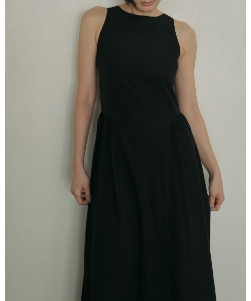 anuke(アンヌーク)の「anuke Backopen Gather Onepiece 62510318(ワンピース・レディース・ブラック・38/36)」の2枚目の写真