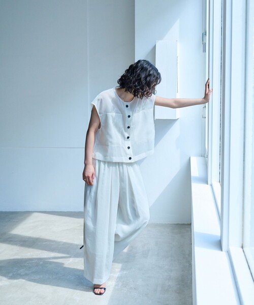 CAST:(キャストコロン)の「【着用しわ軽減/セットアップ対応】シアータックギャザーパンツ(その他パンツ・レディース・ネイビー/グリーン系その他7/オフホワイト・M/S)」の19枚目の写真