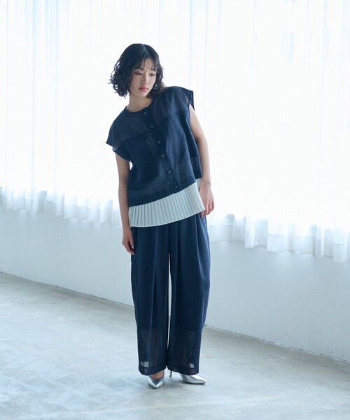 CAST:(キャストコロン)の「【着用しわ軽減/セットアップ対応】シアータックギャザーパンツ(その他パンツ・レディース・ネイビー/グリーン系その他7/オフホワイト・M/S)」の15枚目の写真