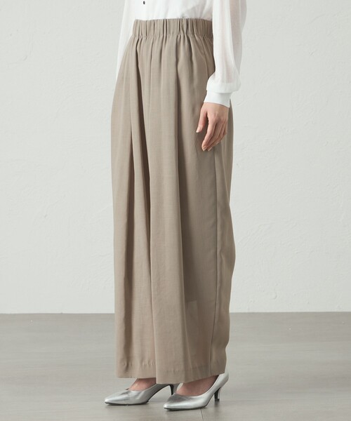 CAST:(キャストコロン)の「【着用しわ軽減/セットアップ対応】シアータックギャザーパンツ(その他パンツ・レディース・ネイビー/グリーン系その他7/オフホワイト・M/S)」の9枚目の写真