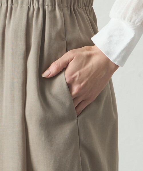 CAST:(キャストコロン)の「【着用しわ軽減/セットアップ対応】シアータックギャザーパンツ(その他パンツ・レディース・ネイビー/グリーン系その他7/オフホワイト・M/S)」の11枚目の写真
