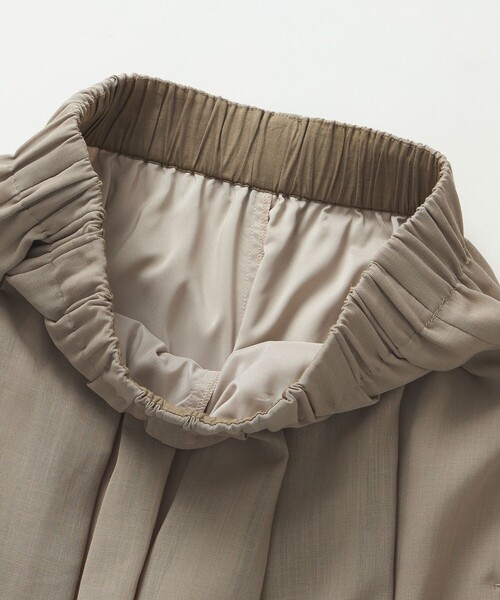 CAST:(キャストコロン)の「【着用しわ軽減/セットアップ対応】シアータックギャザーパンツ(その他パンツ・レディース・ネイビー/グリーン系その他7/オフホワイト・M/S)」の12枚目の写真