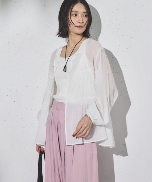 Doux archives（ドゥアルシーヴ）の「ティアードギャザーチュニック（シャツ/ブラウス・レディース・オフホワイト/ブルー/ベージュ・FREE）」の5枚目の写真