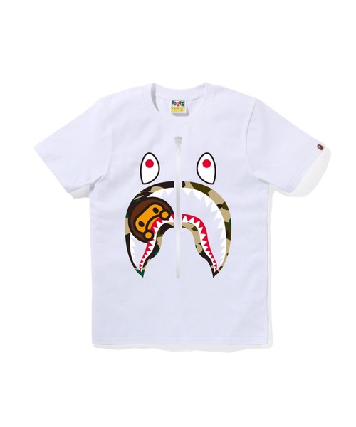 A BATHING APE（アベイシングエイプ）の「1ST CAMO MILO SHARK TEE（Tシャツ/カットソー・レディース・ホワイト×グリーン/ホワイト系その他7/ブラック×グリーン/ホワイト×イエロー/ブラック×イエロー/ブラック系その他7・SMALL/X-SMALL/XX-SMALL/MEDIUM）」の3枚目の写真