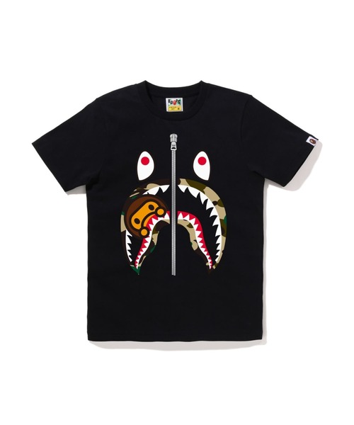 A BATHING APE（アベイシングエイプ）の「1ST CAMO MILO SHARK TEE（Tシャツ/カットソー・レディース・ホワイト×グリーン/ホワイト系その他7/ブラック×グリーン/ホワイト×イエロー/ブラック×イエロー/ブラック系その他7・SMALL/X-SMALL/XX-SMALL/MEDIUM）」の5枚目の写真