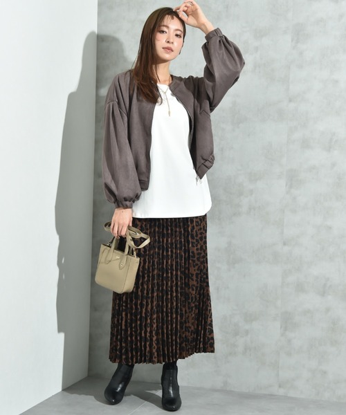 INTERPLANET（インタープラネット）の「スエードポンチノーカラーＺＩＰブルゾン（ブルゾン・レディース・ブラウン/チャコールグレー/グレイッシュベージュ・MEDIUM/LARGE）」の20枚目の写真