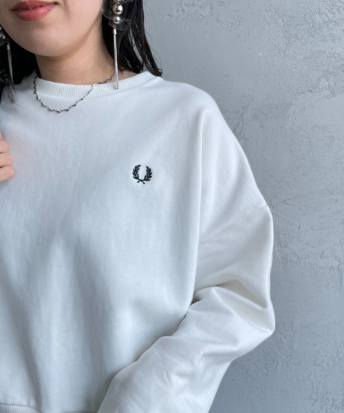 FRED PERRY（フレッドペリー）の「[FRED PERRY/フレッドペリー] ツインティップライン ショート丈 クルーネックスウェット（スウェット・レディース・ブラック/ホワイト/ベージュ・10）」の12枚目の写真