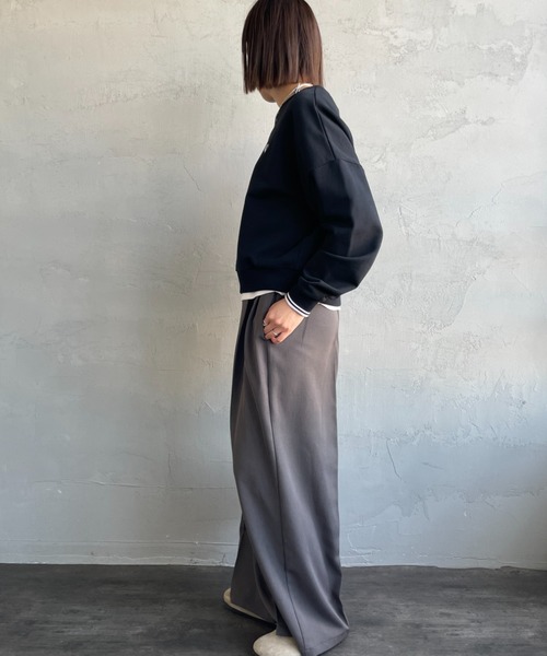 FRED PERRY（フレッドペリー）の「[FRED PERRY/フレッドペリー] ツインティップライン ショート丈 クルーネックスウェット（スウェット・レディース・ブラック/ホワイト/ベージュ・10）」の19枚目の写真