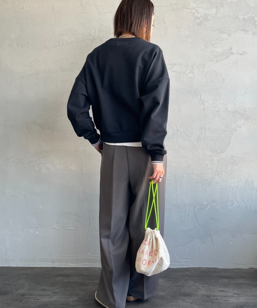 FRED PERRY（フレッドペリー）の「[FRED PERRY/フレッドペリー] ツインティップライン ショート丈 クルーネックスウェット（スウェット・レディース・ブラック/ホワイト/ベージュ・10）」の20枚目の写真