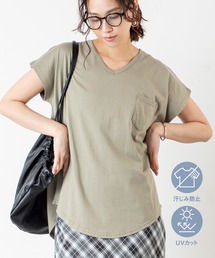 【汗ジミ防止&UVカット】さらっと1枚で決まる!大人の品と機能が光るVネックTシャツ!フレンチスリーブで華奢見えを叶えながら、快適な着心地と汗ジミ知らずでクリーンにキマる頼れる機能性で毎日に自信をくれる一枚。