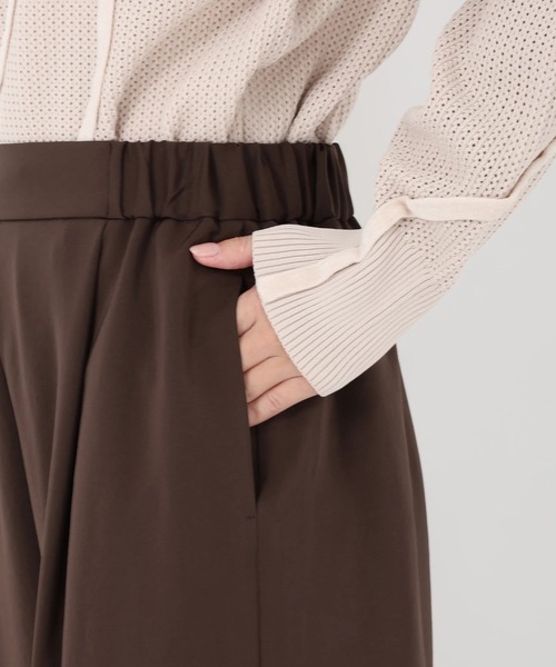 STRAWBERRY-FIELDS(ストロベリーフィールズ)の「【雑誌掲載アイテム】モダンサテン_サテンイージーパンツ(その他パンツ・レディース・ブラック/オフホワイト/ブラウン・2)」の10枚目の写真