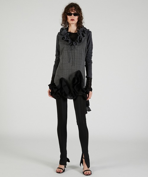 PRANK PROJECT（プランクプロジェクト）の「フリルヘムチュニック / Ruffled Hem Tunic（チュニック・レディース・グレー/ブラック・FREE）」の4枚目の写真