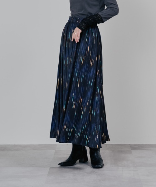 TEVALT（ヴァレット）の「アートラインプリントハーフプリーツスカート（スカート・レディース・ブラック/カーキ・38）」の2枚目の写真