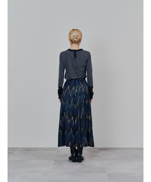 TEVALT（ヴァレット）の「アートラインプリントハーフプリーツスカート（スカート・レディース・ブラック/カーキ・38）」の19枚目の写真