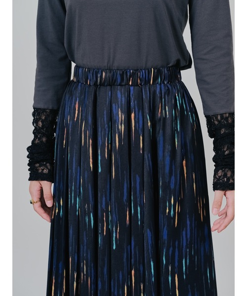 TEVALT（ヴァレット）の「アートラインプリントハーフプリーツスカート（スカート・レディース・ブラック/カーキ・38）」の12枚目の写真