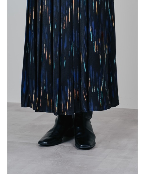 TEVALT（ヴァレット）の「アートラインプリントハーフプリーツスカート（スカート・レディース・ブラック/カーキ・38）」の13枚目の写真