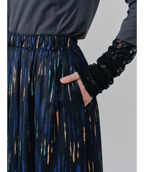 TEVALT（ヴァレット）の「アートラインプリントハーフプリーツスカート（スカート・レディース・ブラック/カーキ・38）」の14枚目の写真