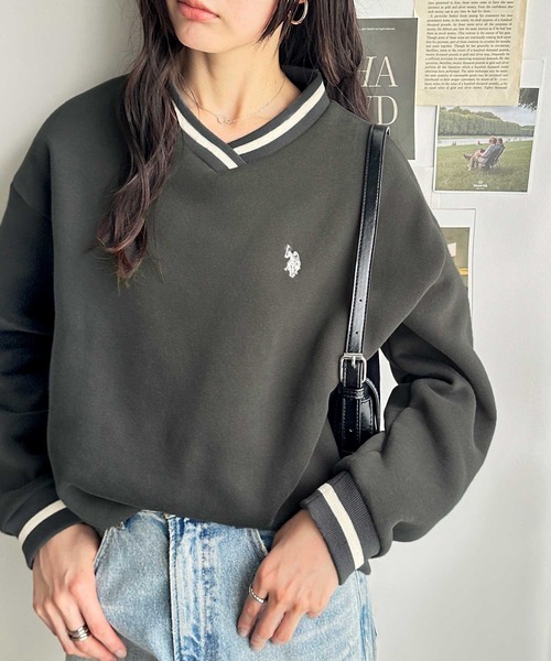 U.S. POLO ASSN.(ユーエスポロアッスン)の「GeeRA別注【U.S.POLO ASSN.】ユーエスポロアッスン 表ピーチラインVネックワンポイント刺繍スウェット(スウェット・レディース・ネイビー/スミクロ/アイボリー・MEDIUM/LARGE)」の11枚目の写真