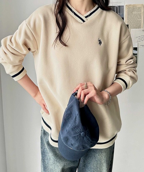 U.S. POLO ASSN.(ユーエスポロアッスン)の「GeeRA別注【U.S.POLO ASSN.】ユーエスポロアッスン 表ピーチラインVネックワンポイント刺繍スウェット(スウェット・レディース・ネイビー/スミクロ/アイボリー・MEDIUM/LARGE)」の4枚目の写真
