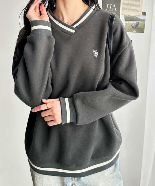 U.S. POLO ASSN.(ユーエスポロアッスン)の「GeeRA別注【U.S.POLO ASSN.】ユーエスポロアッスン 表ピーチラインVネックワンポイント刺繍スウェット(スウェット・レディース・ネイビー/スミクロ/アイボリー・MEDIUM/LARGE)」の19枚目の写真
