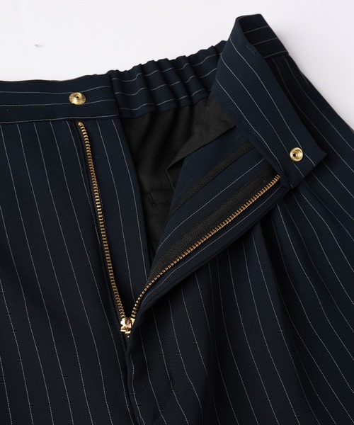 CULLNI（クルニ）の「Stripe Double Cloth 3Tuck Semi Wide Pants（その他パンツ・メンズ・ブラック系/ネイビー系・2/1/0）」の9枚目の写真