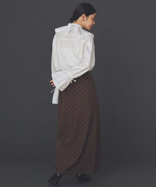 Gready Brilliant（グレディブリリアン）の「ＬＵラッフルキャンディスリーブブラウス（シャツ/ブラウス・レディース・オフホワイト/キャメル/ストライプ・38）」の5枚目の写真