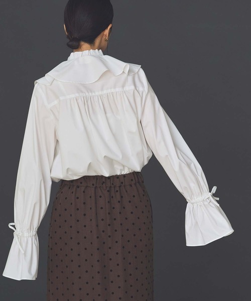 Gready Brilliant（グレディブリリアン）の「ＬＵラッフルキャンディスリーブブラウス（シャツ/ブラウス・レディース・オフホワイト/キャメル/ストライプ・38）」の9枚目の写真