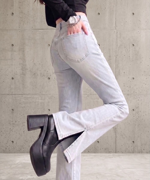 Ada.(エイダ)の「ウォッシュ加工 フレア デニムパンツ(デニムパンツ・レディース・インディゴブルー/ブルー/ライトブルー・M/S)」の2枚目の写真