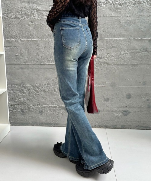 Ada.(エイダ)の「ウォッシュ加工 フレア デニムパンツ(デニムパンツ・レディース・インディゴブルー/ブルー/ライトブルー・M/S)」の7枚目の写真