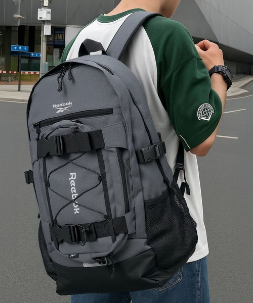 Reebok（リーボック）の「Reebok/リーボック ショルダーバッグ付きリュック バックパック ガジェットリュック ワンポイントロゴ 大容量 25L（バックパック/リュック・メンズ・チャコール/ブラック/アイボリー・FREE）」の12枚目の写真