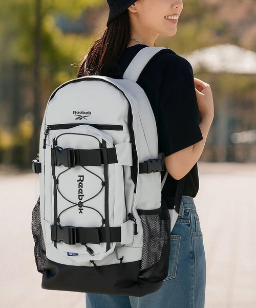 Reebok（リーボック）の「Reebok/リーボック ショルダーバッグ付きリュック バックパック ガジェットリュック ワンポイントロゴ 大容量 25L（バックパック/リュック・メンズ・チャコール/ブラック/アイボリー・FREE）」の5枚目の写真