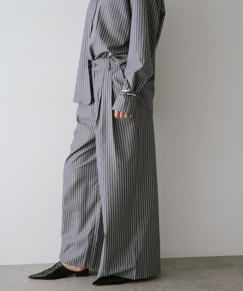 DRWCYS(ドロシーズ)の「シャツタックワイドパンツ(その他パンツ・レディース・ベージュ/ネイビー・SMALL/MEDIUM)」の13枚目の写真