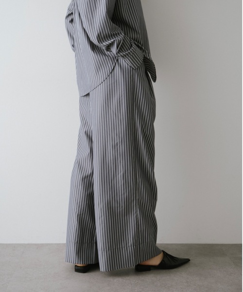 DRWCYS(ドロシーズ)の「シャツタックワイドパンツ(その他パンツ・レディース・ベージュ/ネイビー・SMALL/MEDIUM)」の14枚目の写真