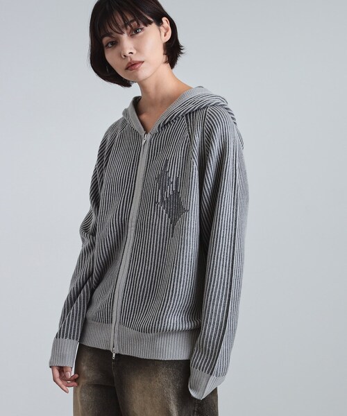 tk.TAKEO KIKUCHI（ティーケータケオキクチ）の「プレーティングブライトモチーフジップパーカー（ニット/セーター・メンズ・ベビーピンク/ブラック/ライトグレー・02/03）」の9枚目の写真