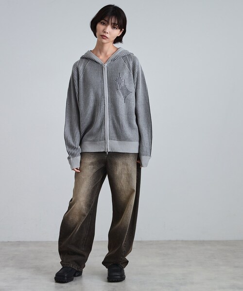 tk.TAKEO KIKUCHI（ティーケータケオキクチ）の「プレーティングブライトモチーフジップパーカー（ニット/セーター・メンズ・ベビーピンク/ブラック/ライトグレー・02/03）」の11枚目の写真