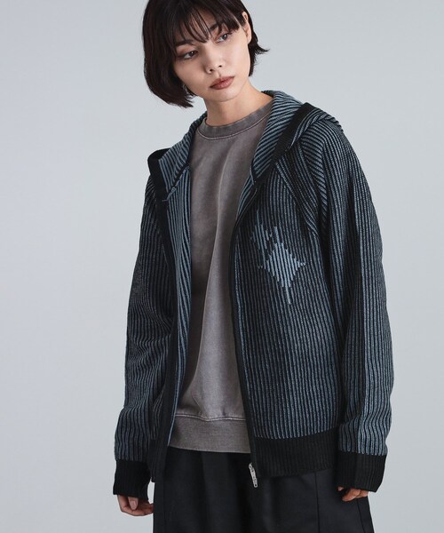 tk.TAKEO KIKUCHI（ティーケータケオキクチ）の「プレーティングブライトモチーフジップパーカー（ニット/セーター・メンズ・ベビーピンク/ブラック/ライトグレー・02/03）」の16枚目の写真