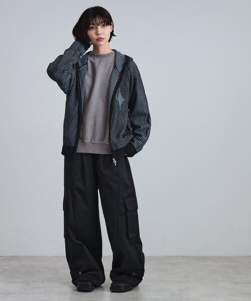 tk.TAKEO KIKUCHI（ティーケータケオキクチ）の「プレーティングブライトモチーフジップパーカー（ニット/セーター・メンズ・ベビーピンク/ブラック/ライトグレー・02/03）」の18枚目の写真