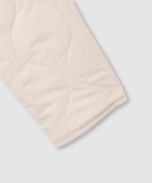 NAVY(ネイビー)の「nAvy グラムス ボア キルティング切替ノーカラー 中綿ロングコート【軽量 撥水加工 手洗いOK】(ノーカラーコート・レディース・ベージュ/カーキ/ブラック/オフホワイト・M/L)」の20枚目の写真