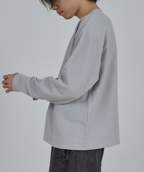AH ABAHOUSE（エーエイチアバハウス）の「MODERN KANOKO CREW NECK LONG SLEEVE T-SHIRT / モダン カノコ クルーネック ロングスリーブTシャツ（Tシャツ/カットソー・メンズ・グレイッシュベージュ/ホワイト/ブラック・46/48/44）」の11枚目の写真